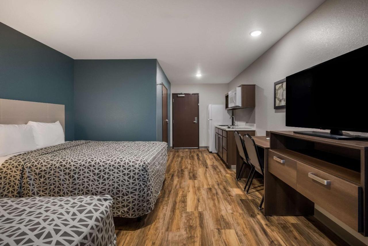 Woodspring Suites Milwaukee - Menomonee Falls Экстерьер фото