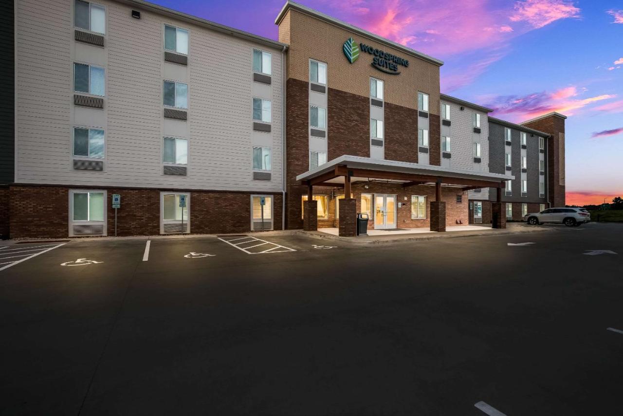 Woodspring Suites Milwaukee - Menomonee Falls Экстерьер фото