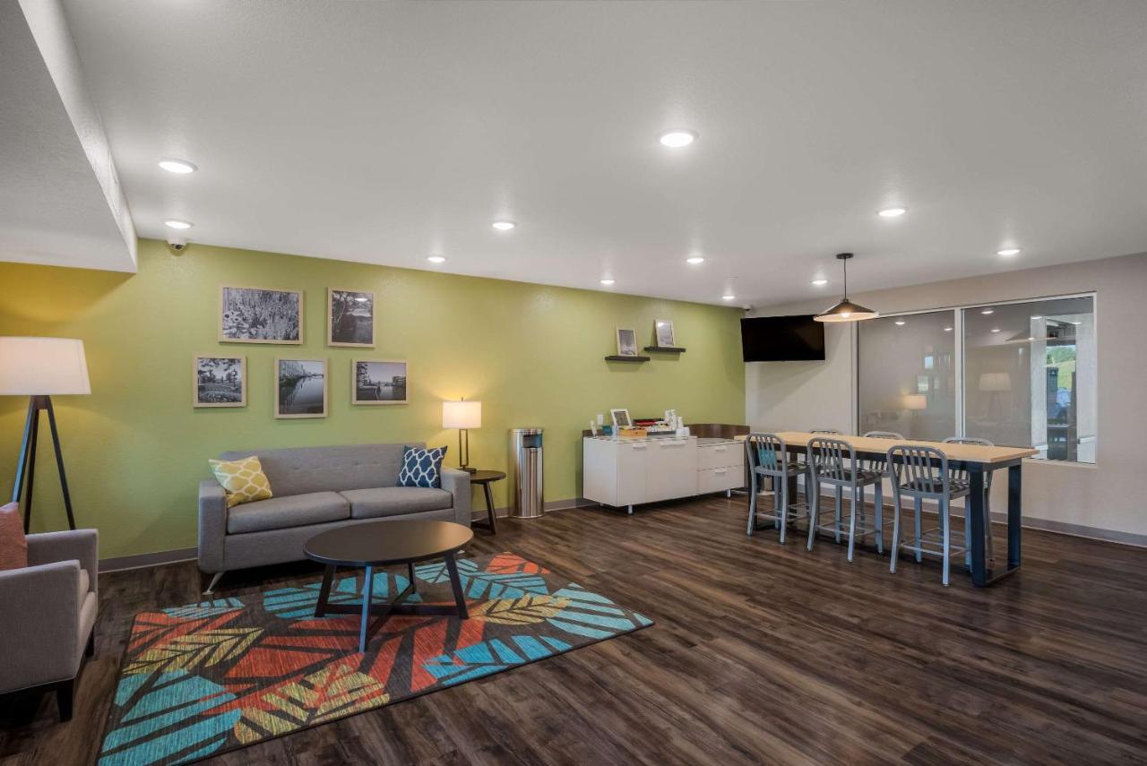 Woodspring Suites Milwaukee - Menomonee Falls Экстерьер фото